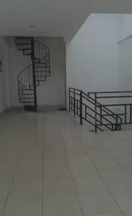 Ruko 3 Lantai Strategis Serengan Cocok untuk Kantor atau Usaha