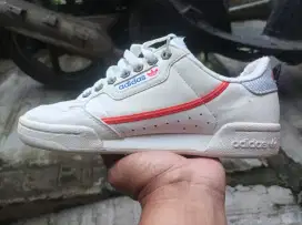 Sepatu Adidas continental