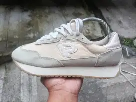 Sepatu paperplane