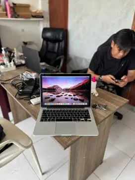 Macbook Pro Retina 2012 Core i5 RAM 8GB SSD 128GB Layar 13inch