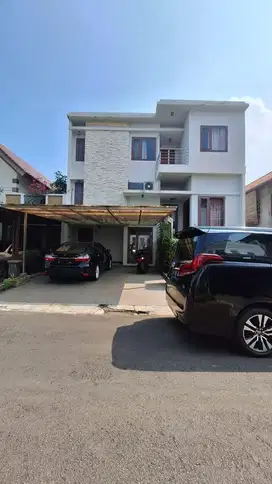Disewa Rumah 2 Lantai Siap Huni  Di Alam Sutera
