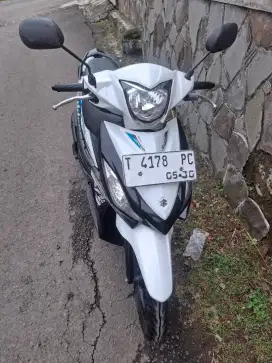 Suzuki Address putih