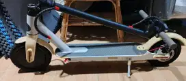 E-scooter 8.5 inch putih
