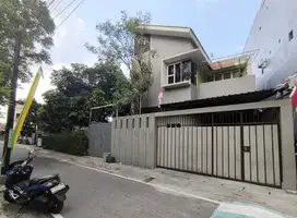 Rumah Minimalis Bagus 2 Lt di Manahan Solo Kota