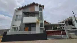 RUMAH MODERN KAWASAN STRATEGIS, 2 MENIT DARI SKE