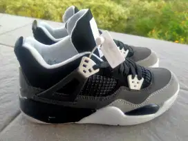 Nike Air Jordan 4 sz 37