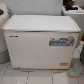 Freezer Modena 200L . Second . Normal . Bergaransi