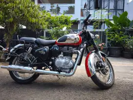 Royal Enfield Classic 350 reborn Chrome Red