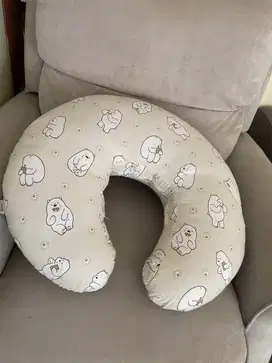 Bantal Menyusui preloved