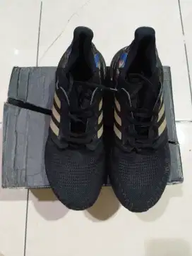 Adidas hitam motif
