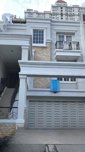 Dijual Rumah Nyaman Cluster Opulence Green Lake Sunter 8X18 Rapi 3 Lt