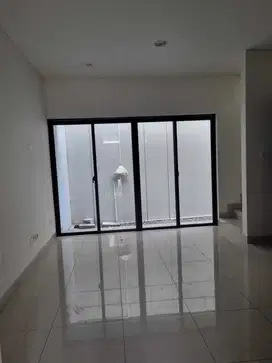 Disewakan rumah cantik Siap Huni Cluster Wisteria  Cakung Metland,