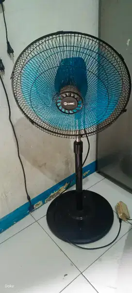 Kipas standing GMC