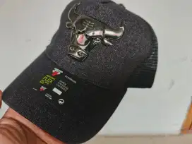 Topi banteng logo besi