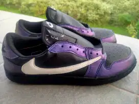 Travis Black Purple swoosh Nike sz 44