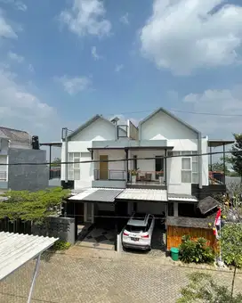 VILLA 2 LANTAI VIEW KEREN PANORAMA PEGUNUNGAN KARANGPLOSO DEKAT BATU
