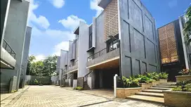 Rumah Mewah di Townhouse Permata Hijau – Kualitas Jepang