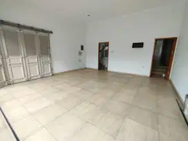 Rumah Modern Ada Kolam Renang & Taman Luas di Kebayoran Jakarta Selata