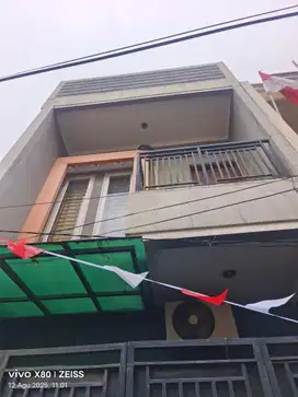 Rumah 2,5 lantai gang motor di manggis tanjung duren jakarta barat