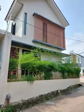 Dijual Rumah Lokasi Strategis Dekat Alun Alun Depok Griya Camar Asri