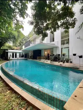 TURUN HARGA LUXURIOUS MODERN HOUSE DI SENOPATI