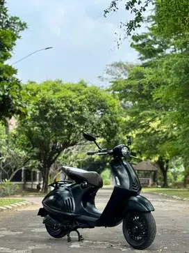 Vespa 946 Armani Th 2016