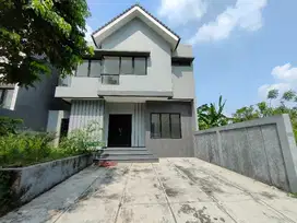 dijual rumah dua lantai di sentul city