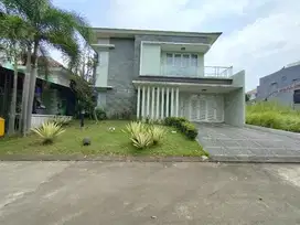 dijual cepat rumah bagus depan area hijau