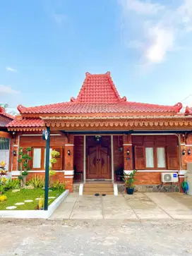 Rumah Joglo Ala Villa di Timur Jogja, Hook Dekat Taman.