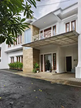 Rumah Cantik Full Furnish Town House Strategis Di Kebagusan Dekat Tol