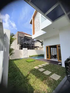 JUAL/DISEWAKAN Rumah 2lt Furnished Siap Huni Lokasi Puri Gading KutSel