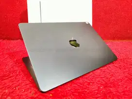 Laptop MacBook Air 2022 Retina Apple M2 RAM 8GB SSD 256GB (Ex iBox)
