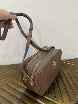 Preloved Tas Slempang Les Catino brown