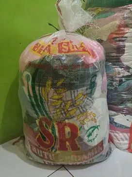 Baju bekas wanita