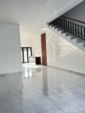 DIJUAL RUMAH BARU 2 LANTAI MODERN ELEGAN LOKASI STRATEGIS YOGYAKARTA