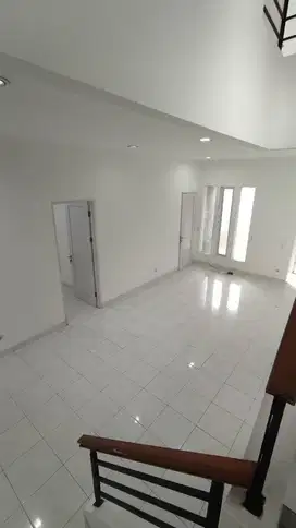 Dijual Rumah Strategis Cluster Topaz Pondok Hijau Golf, Gading Serpong
