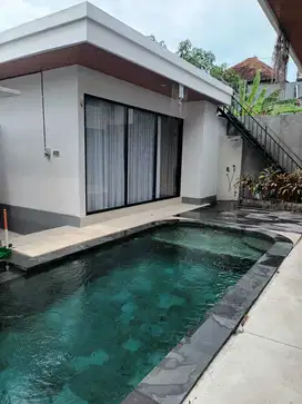 Dijual atau di kontrakan vila lokasi canggu di jalan tumbak bayuh