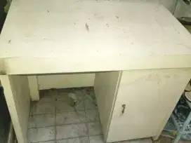 Meja kayu 1 laci 2 susun