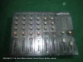 mixer 6 chanel InterM MX880E stereo mixer.