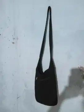 Tas rajut warna hitam