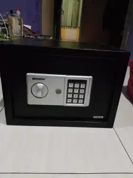 jual aja brangkas merek krisbow.. tinggal beliin konci aja