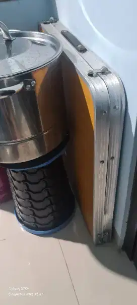 Meja lipat Almunium