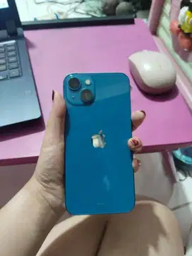 I phone  13 biru