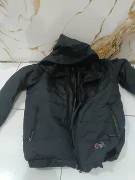 Jaket tebal pria masih bagus baru d pake 2 kali aja