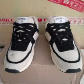CHANEL Sneakers Size 40