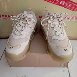 BALENCIAGA Sneakers Size 41