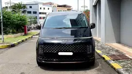 Km24rb hyundai staria signature 7 seater 2021 hitam diesel cash kredit