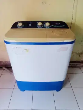 Mesin Cuci 2 Tabung Aqua