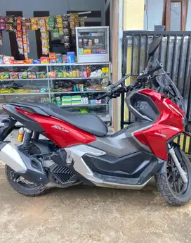 Motor ADV 160 CBS 2023 kondisi sangat baik