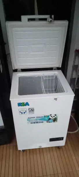 Dijual freezer box merek RSA